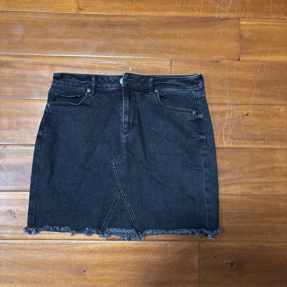 LOFT Black Denim Mini Skirt | Frayed Raw Hem | Grunge Casual Festival Vibes|Sz 8